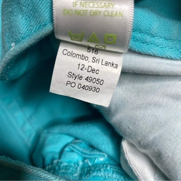 Lilly Pulitzer Clifton Shorts in Turquoise Dot Print - Size 8 - Picture 7 of 7